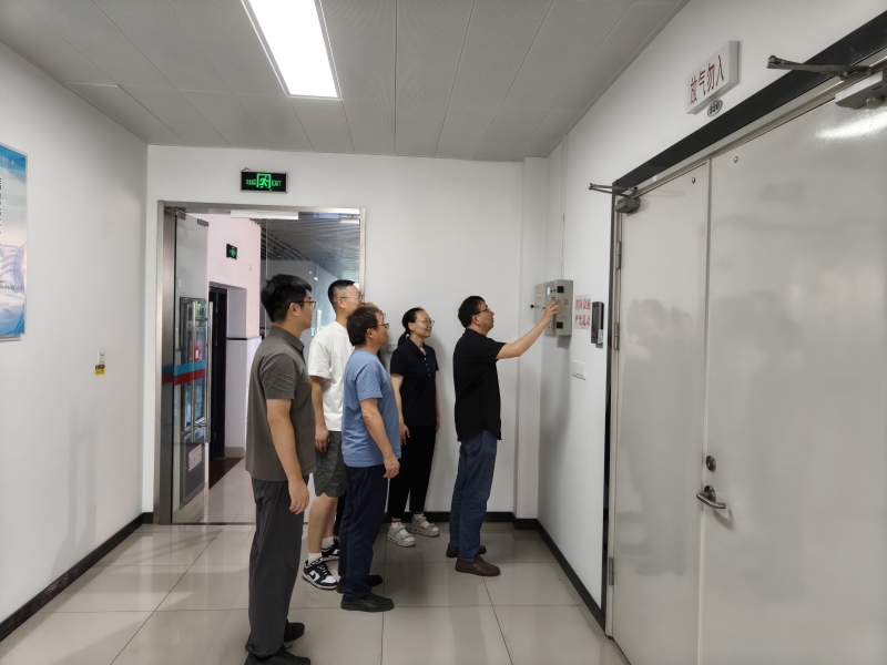 我校教育技术与信息中心成功开展应急疏散与消防实战演练